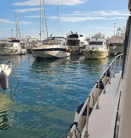 Yacht Botel